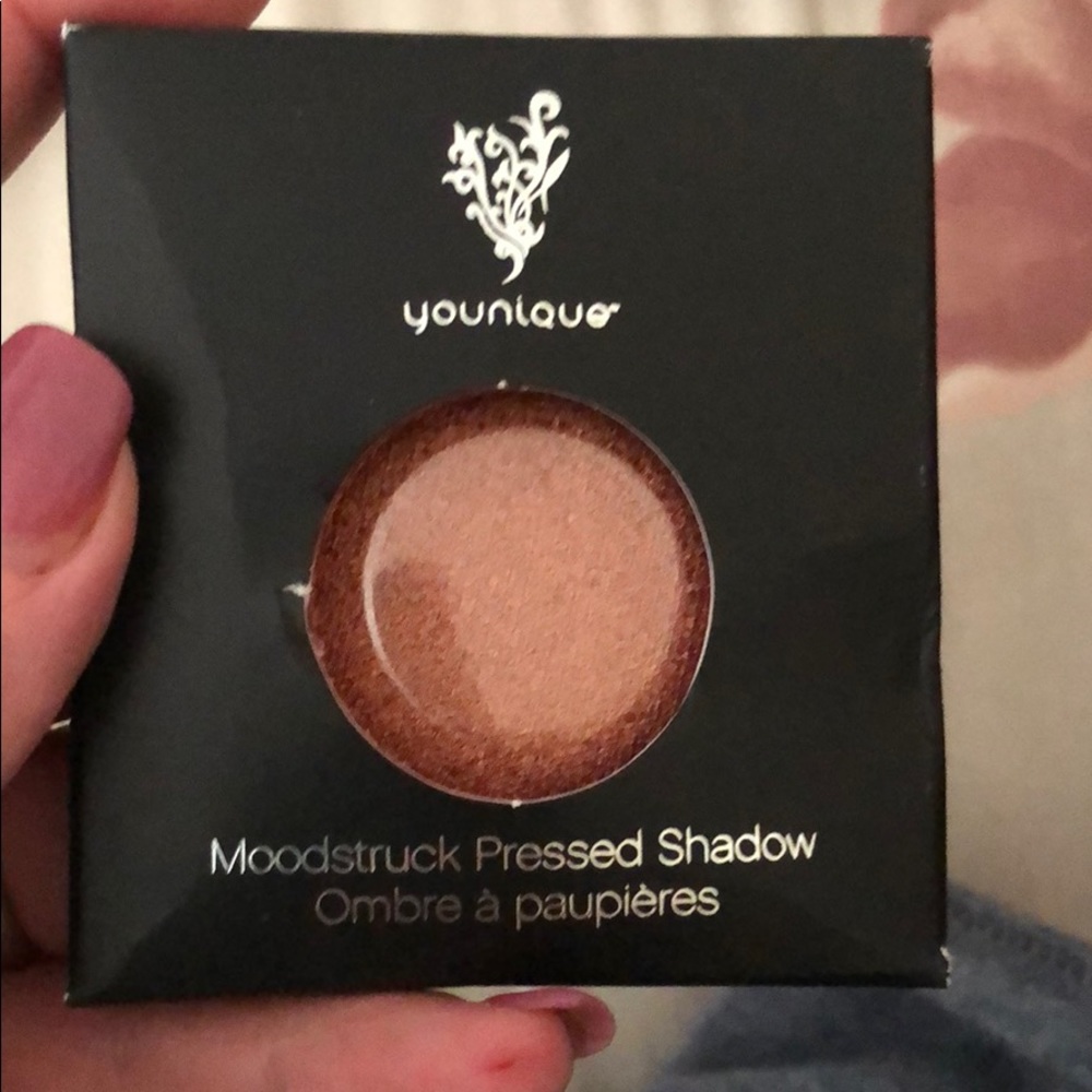 Pressed eyeshadow
